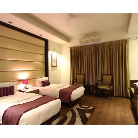 Indiyaah Inn Gurgáon Kültér fotó