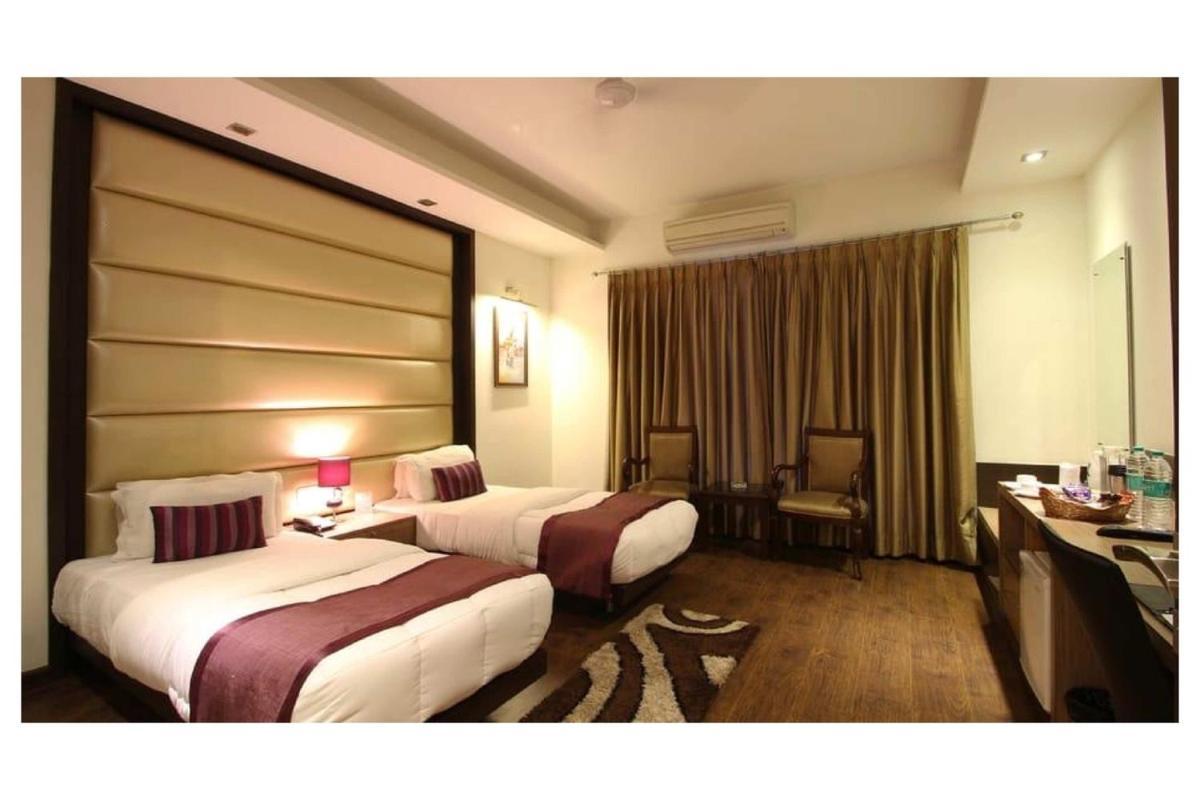 Indiyaah Inn Gurgáon Kültér fotó